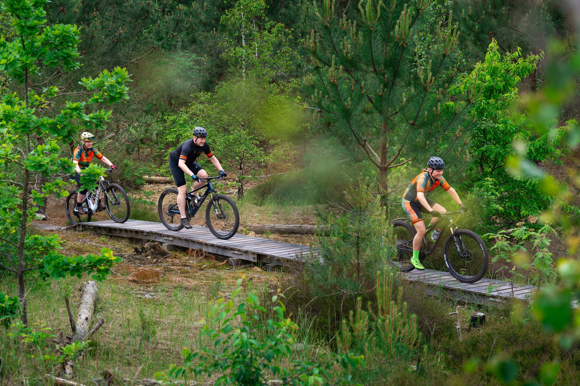 Drie mountainbikers op MTB Route Schoorl
